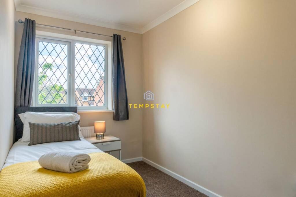 Cosy 2 Bed & Free Parking. Near Heathrow/Pinewood Villa Slough Ngoại thất bức ảnh