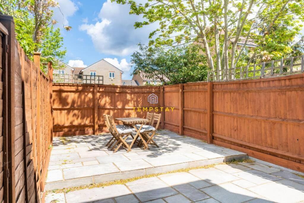 Cosy 2 Bed & Free Parking. Near Heathrow/Pinewood Villa Slough Ngoại thất bức ảnh
