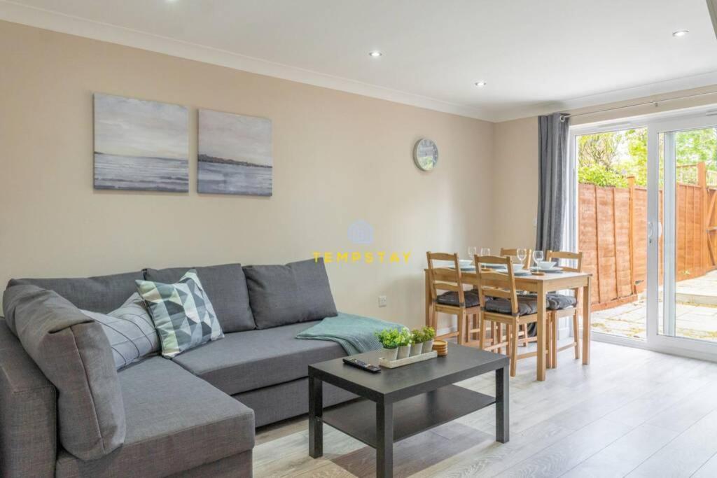 Cosy 2 Bed & Free Parking. Near Heathrow/Pinewood Villa Slough Ngoại thất bức ảnh